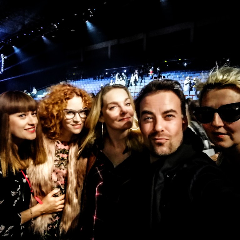 I love me -muotinäytösen katsomossa