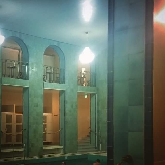 Yrjönkadun uimahallissa on ylvästä kylpylätunnelmaa. 